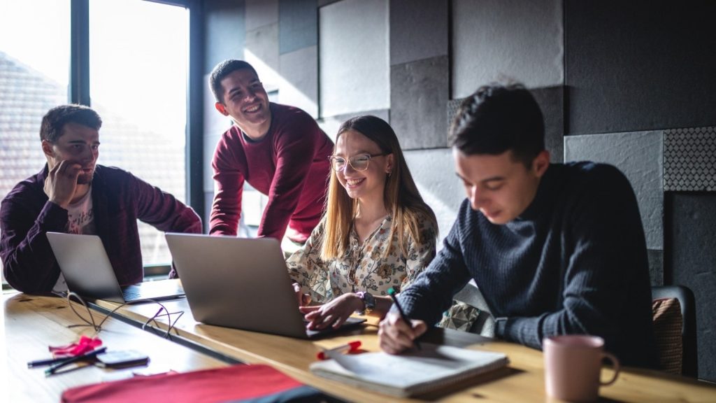 How does HR Software Benefit Your Business